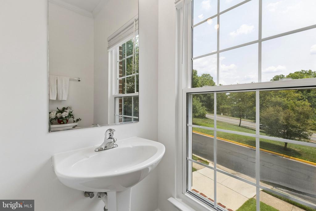 5556 JOWETT COURT