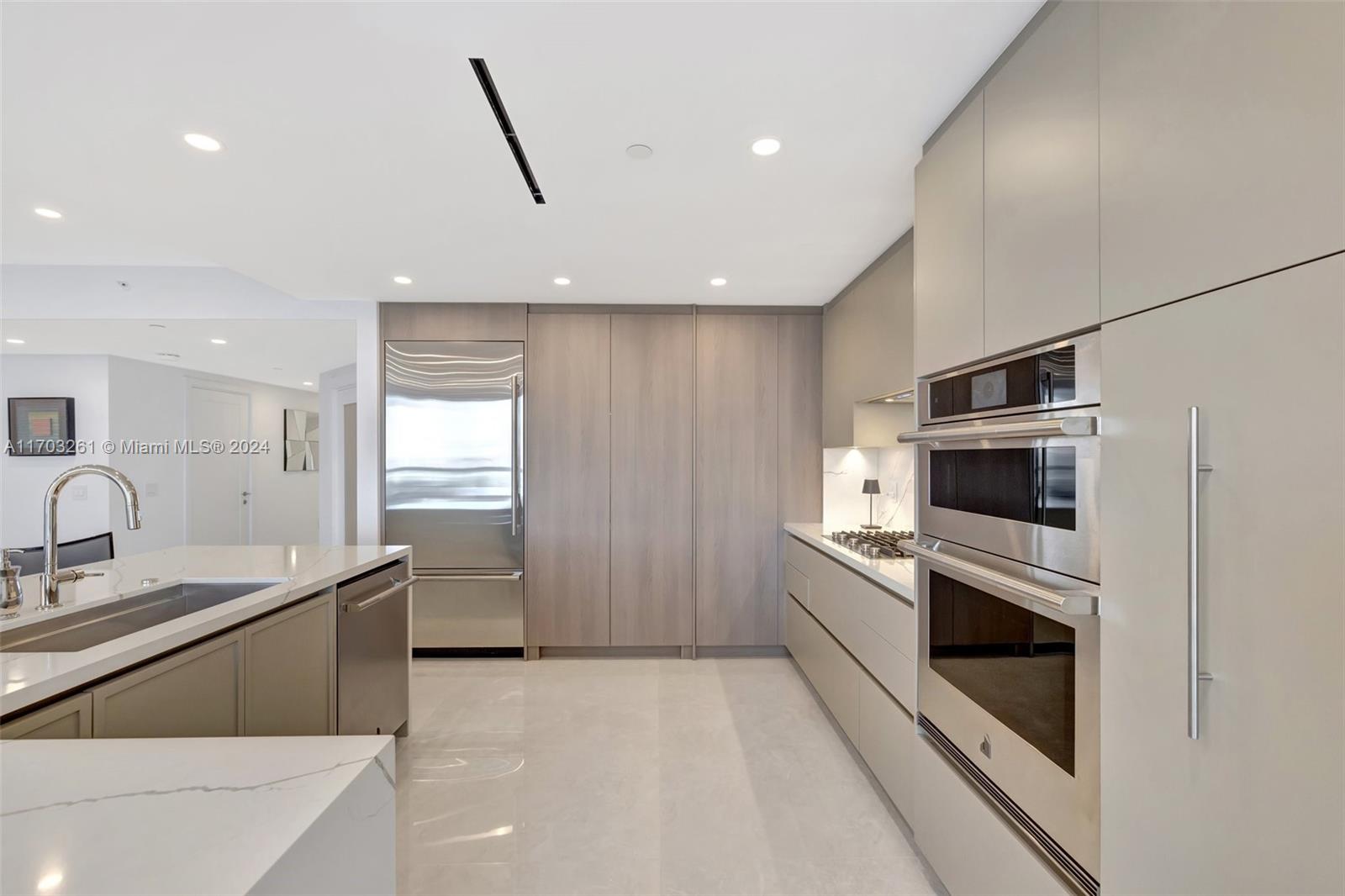 6000 Island Blvd # 2304