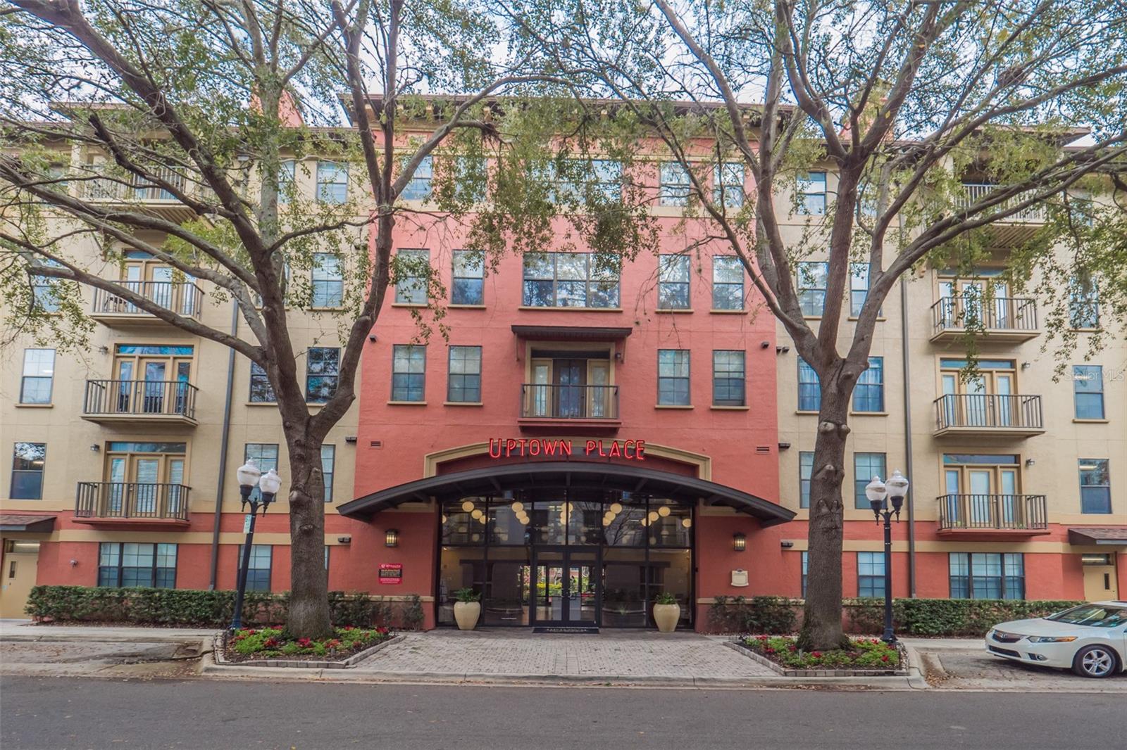911 N ORANGE AVE #211