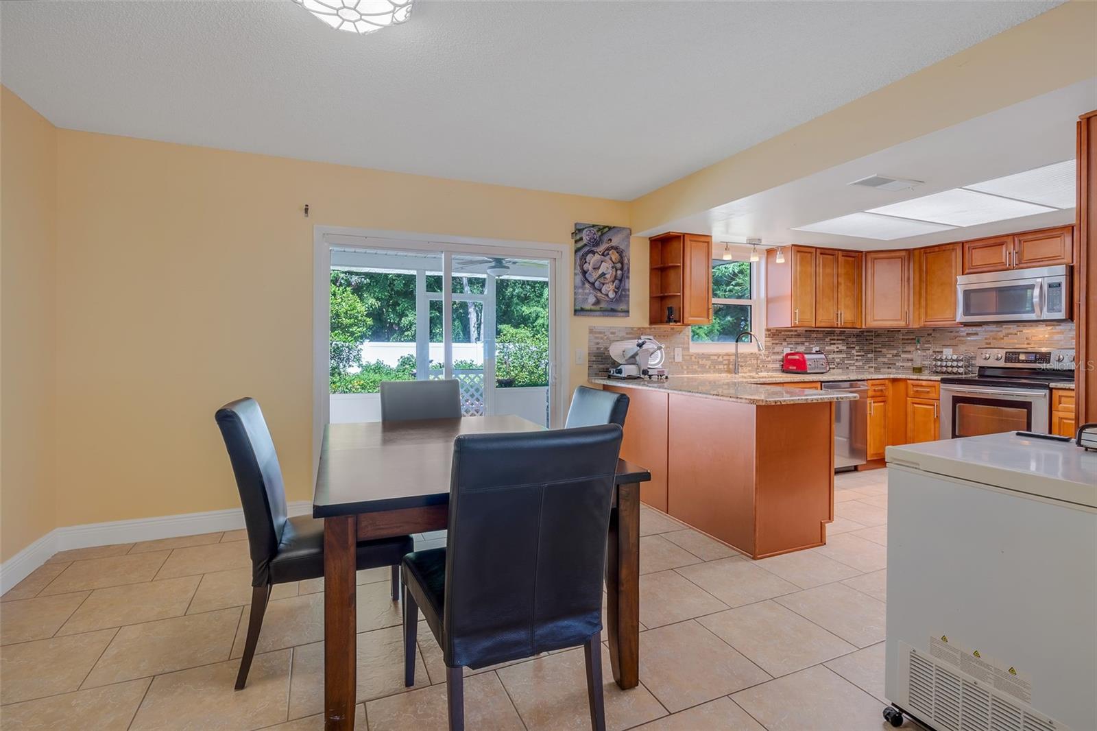1648 LOUIS DR