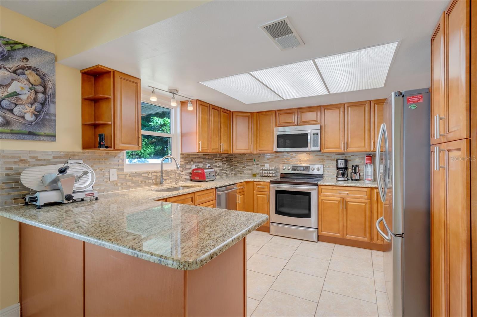 1648 LOUIS DR