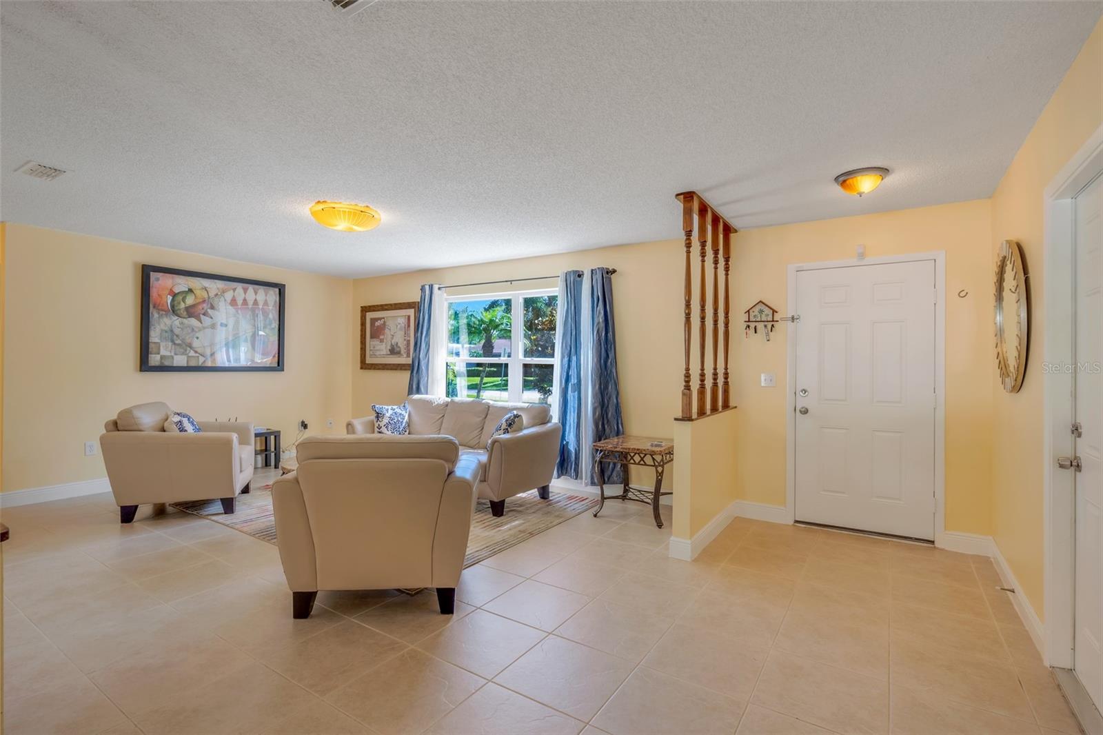 1648 LOUIS DR