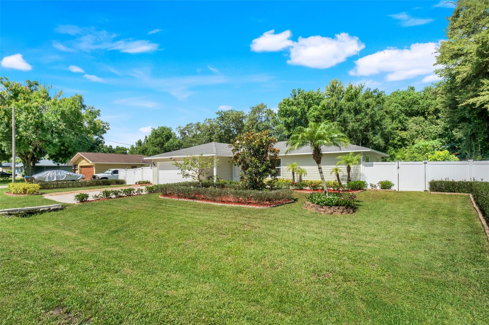 1648 LOUIS DR