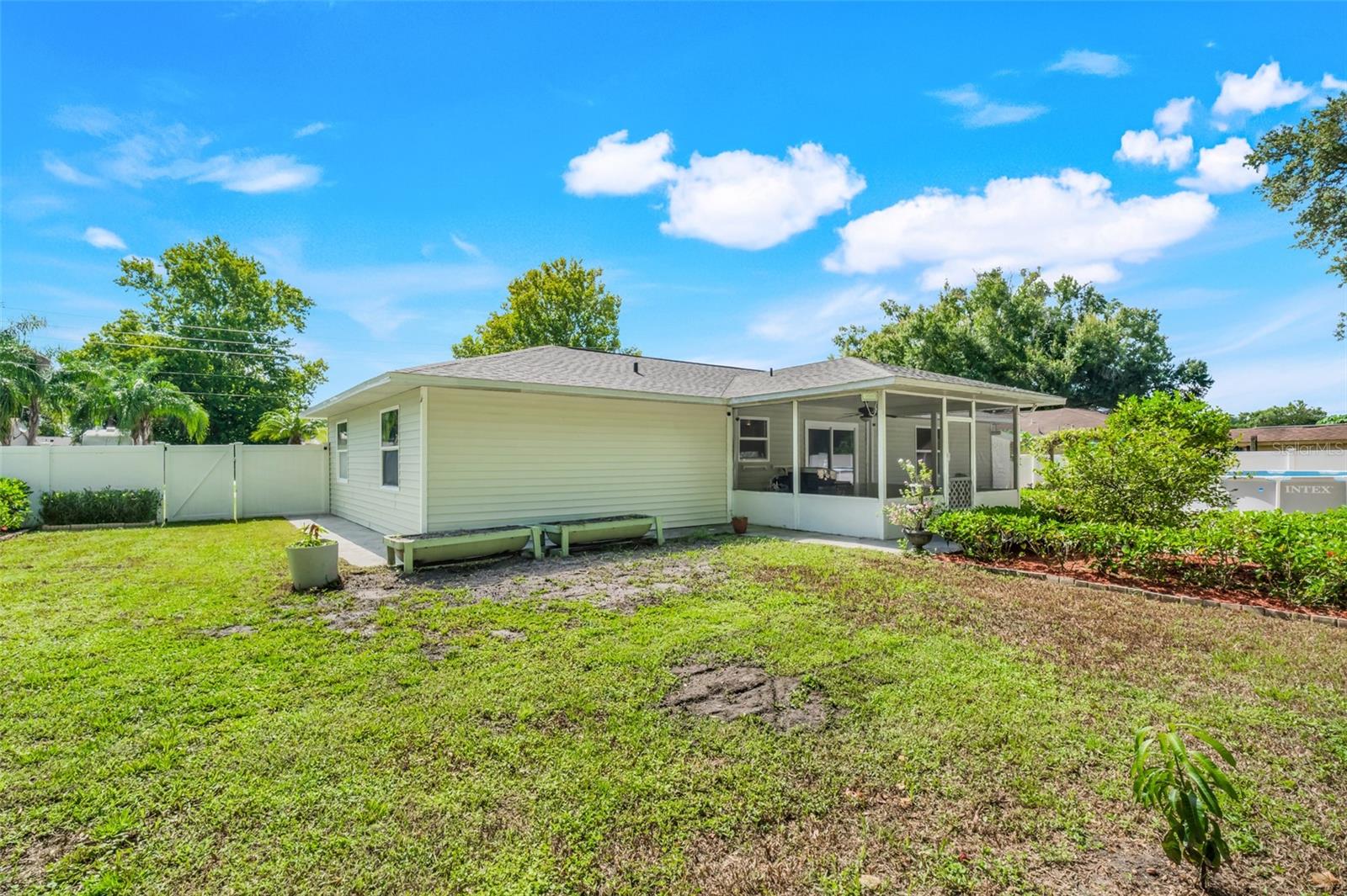 1648 LOUIS DR