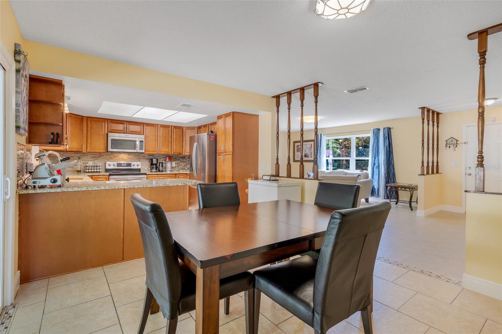 1648 LOUIS DR