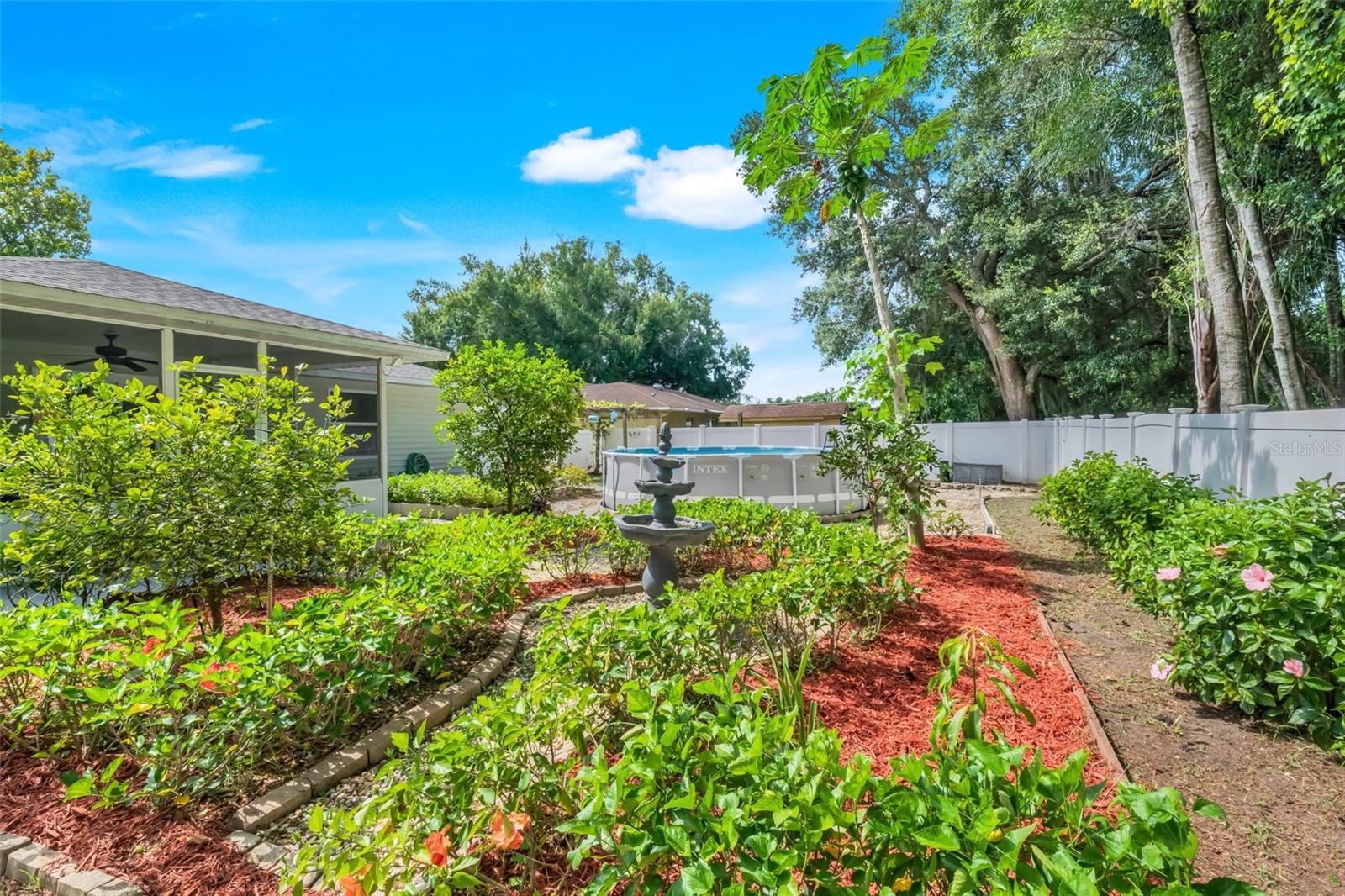 1648 LOUIS DR