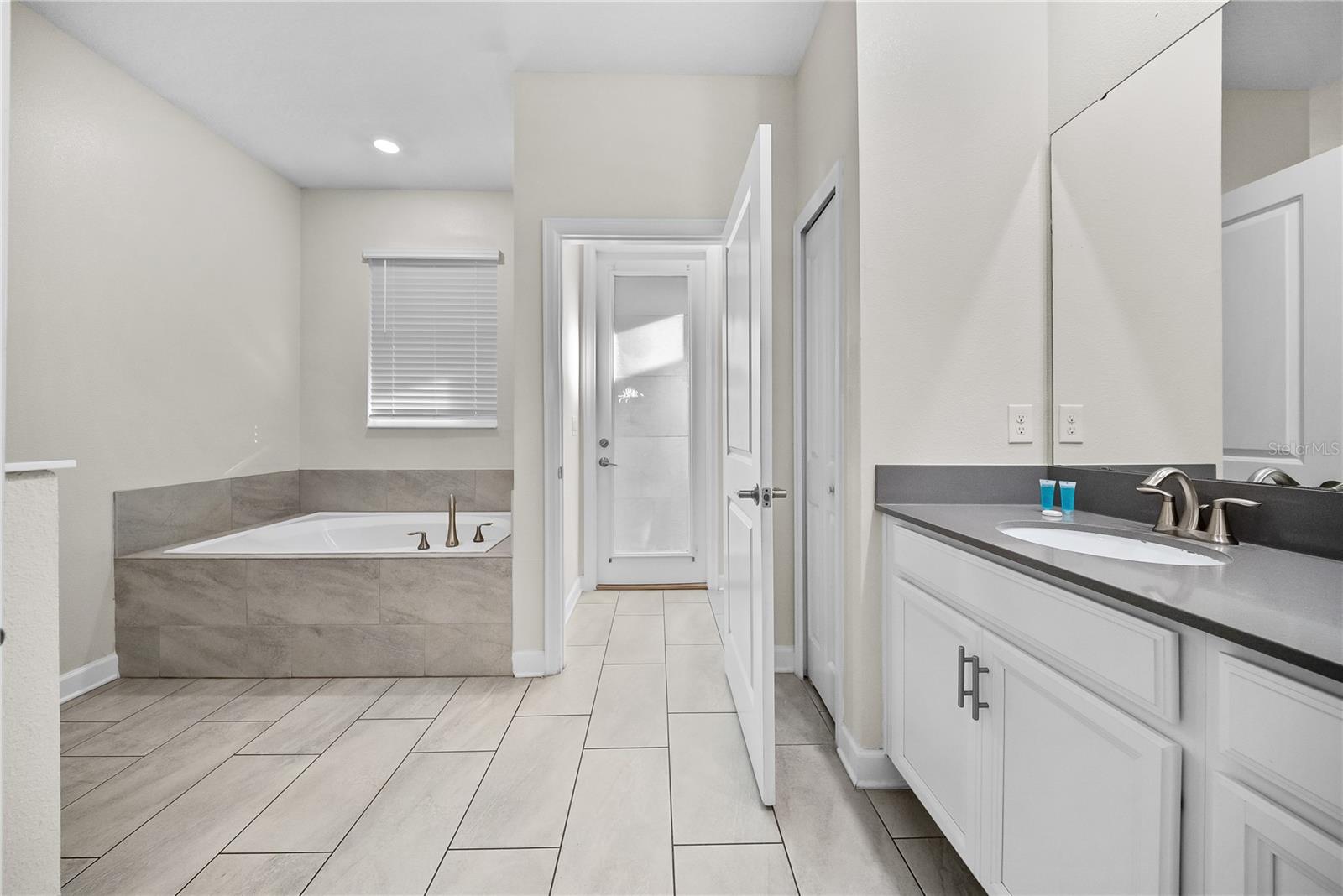 4526 NARRATIVE LN