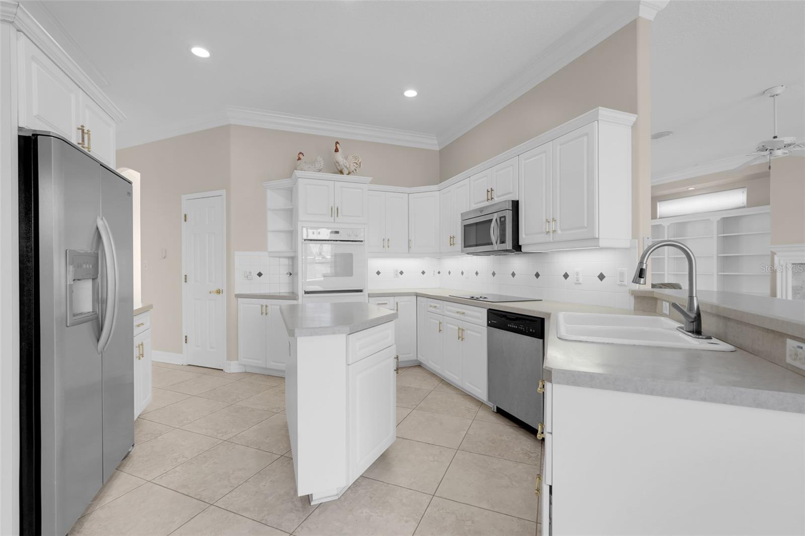 3405 BELLINGTON DR