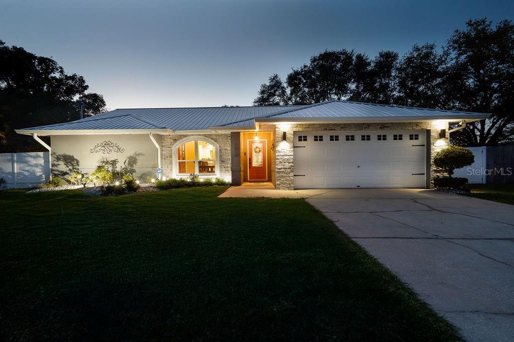3610 AMBER LN