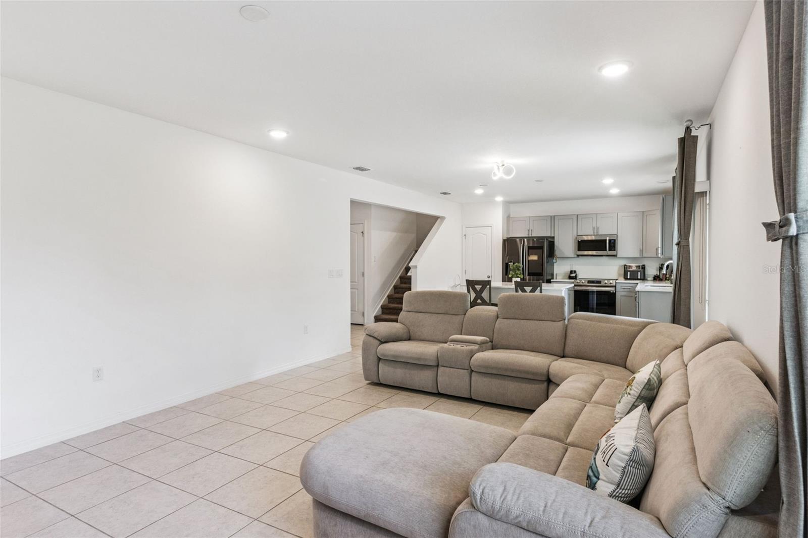 3681 MAGNOLIA DR