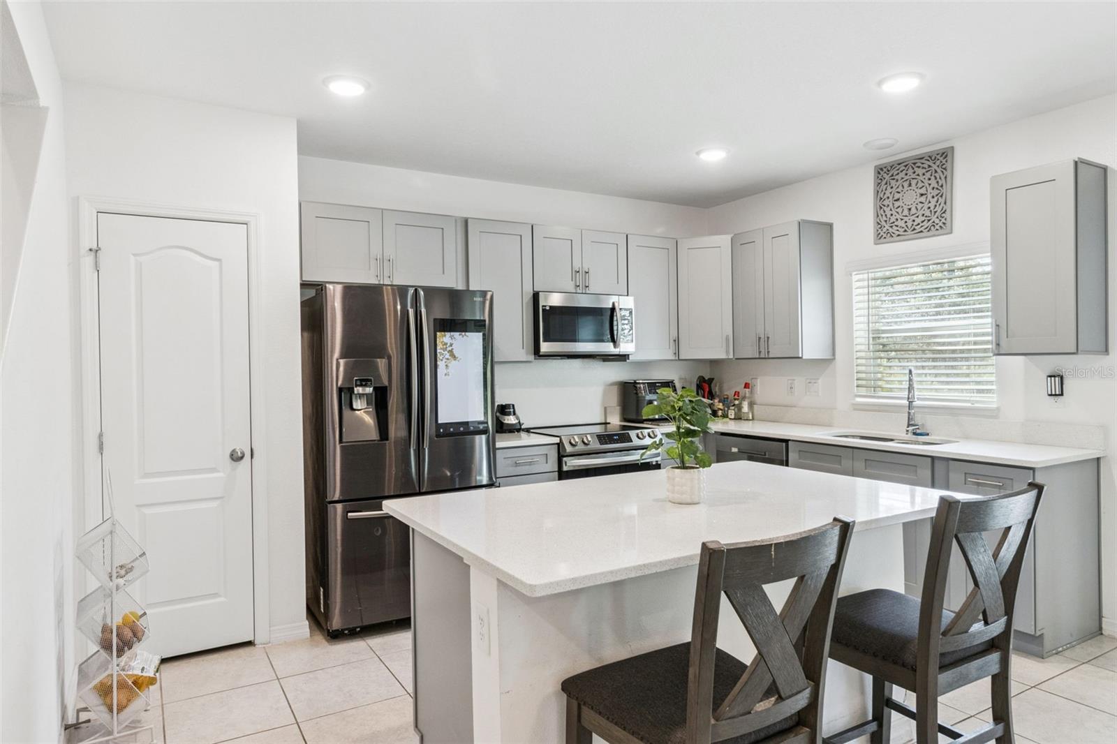 3681 MAGNOLIA DR