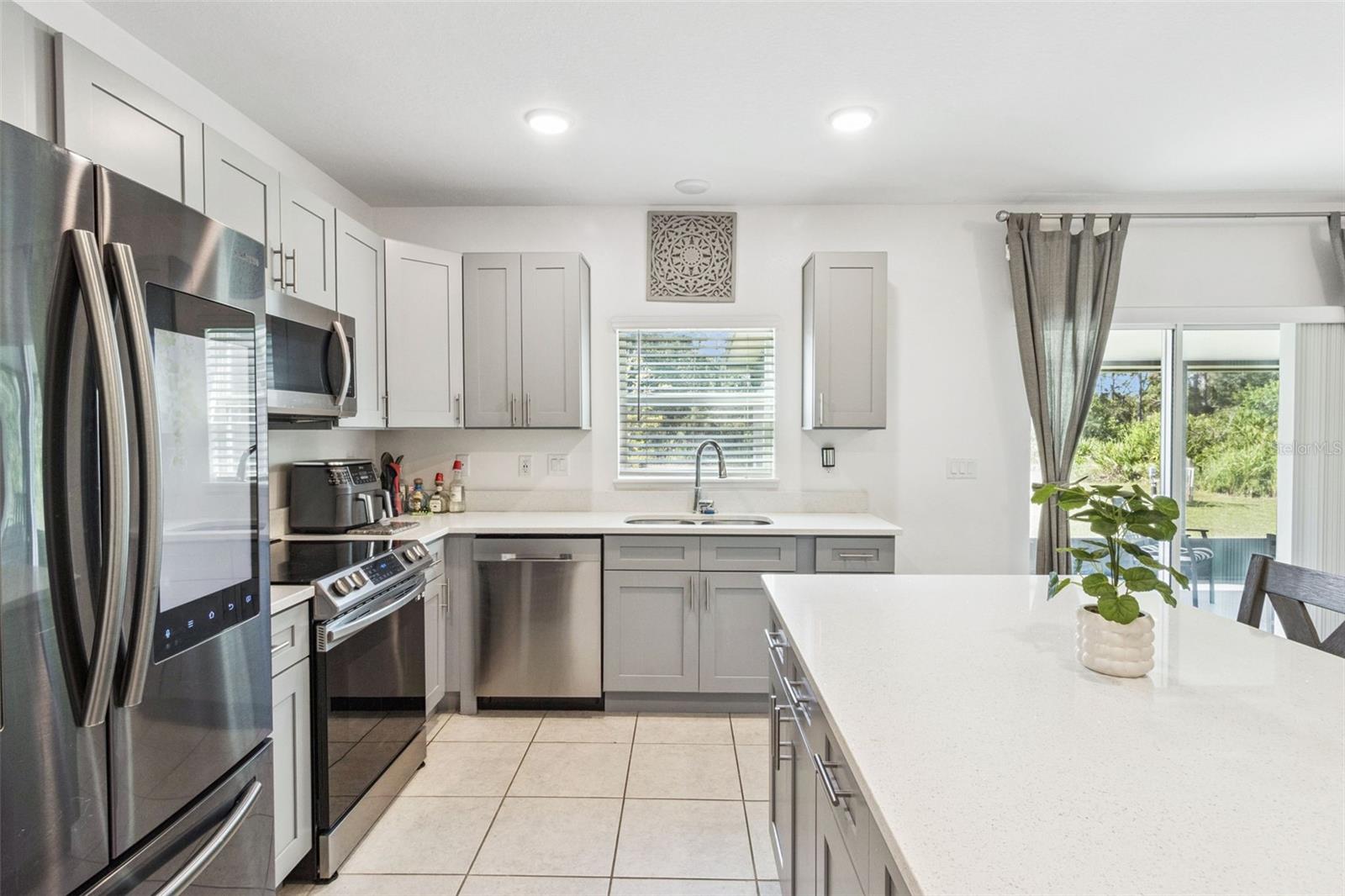 3681 MAGNOLIA DR