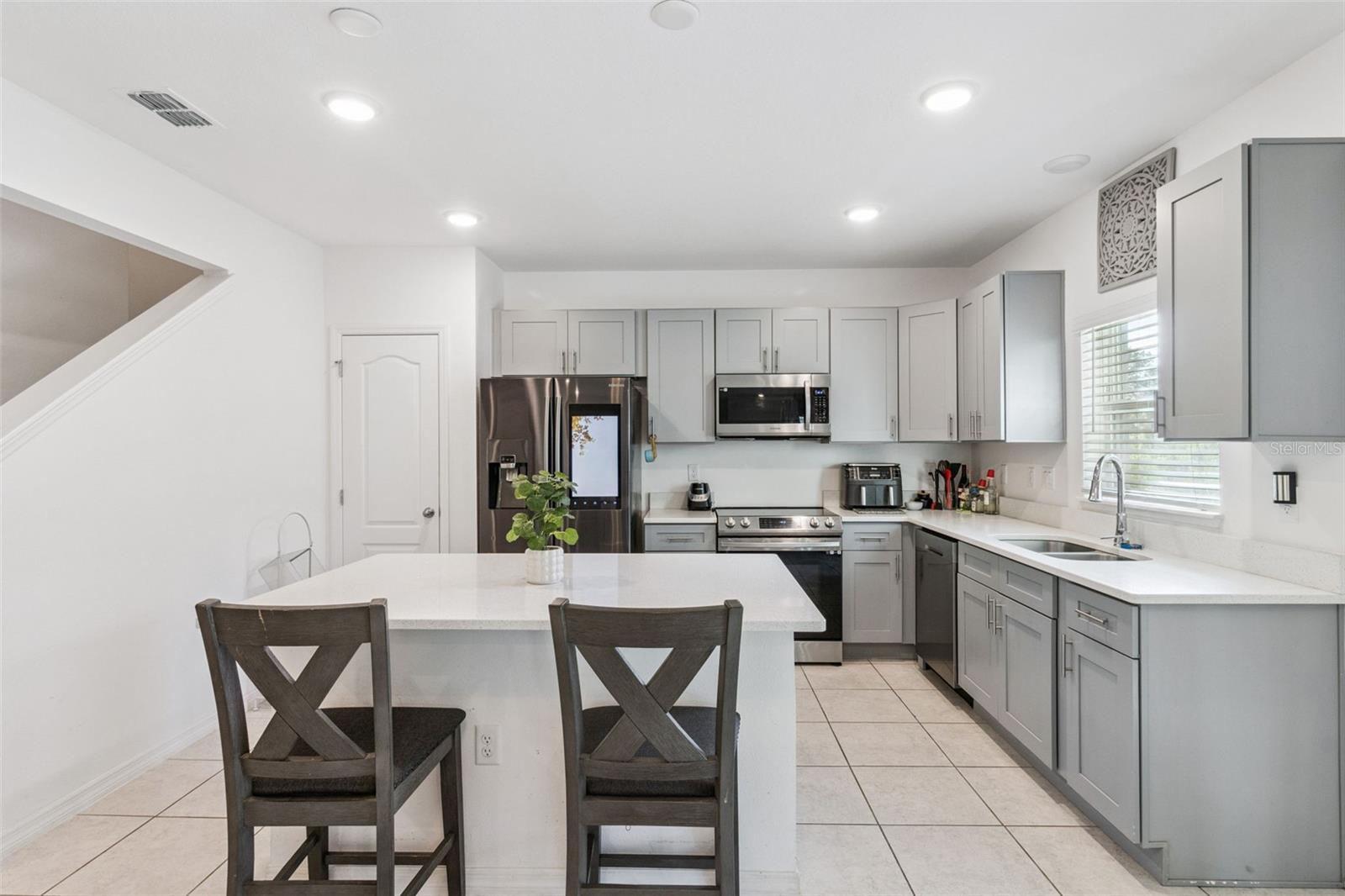 3681 MAGNOLIA DR