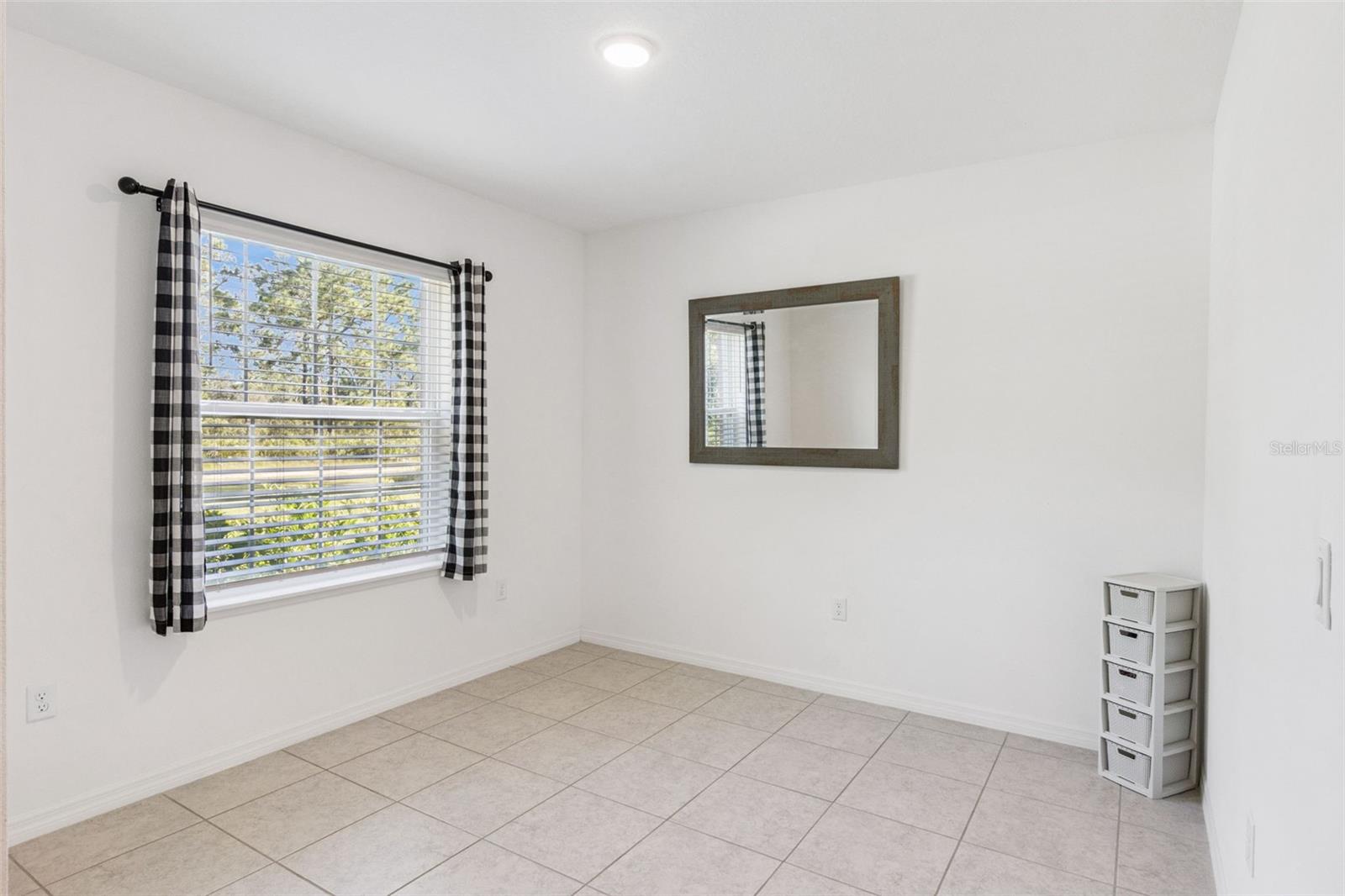 3681 MAGNOLIA DR