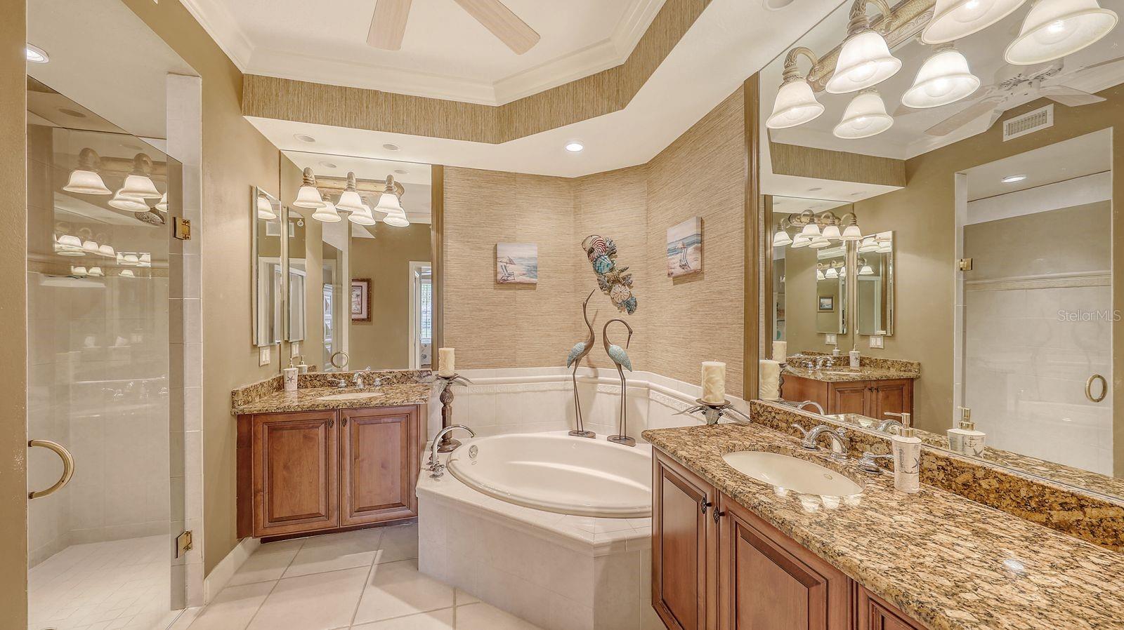 5211 PARISIENNE PL #101B27