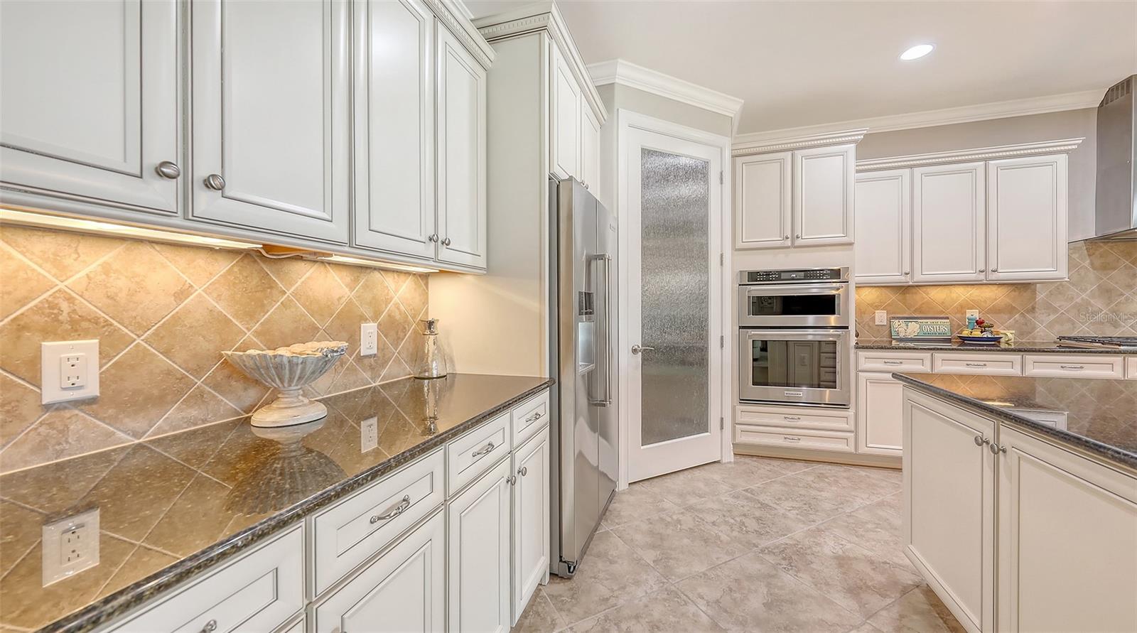 11200 WHIMBREL LN