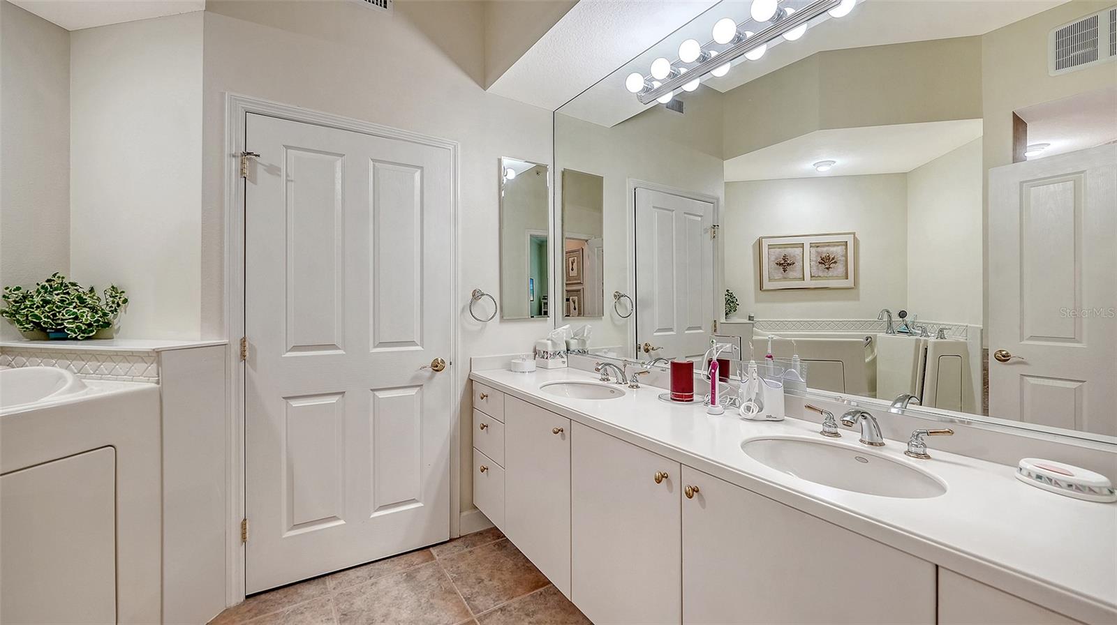 5232 PARISIENNE PL #101B31