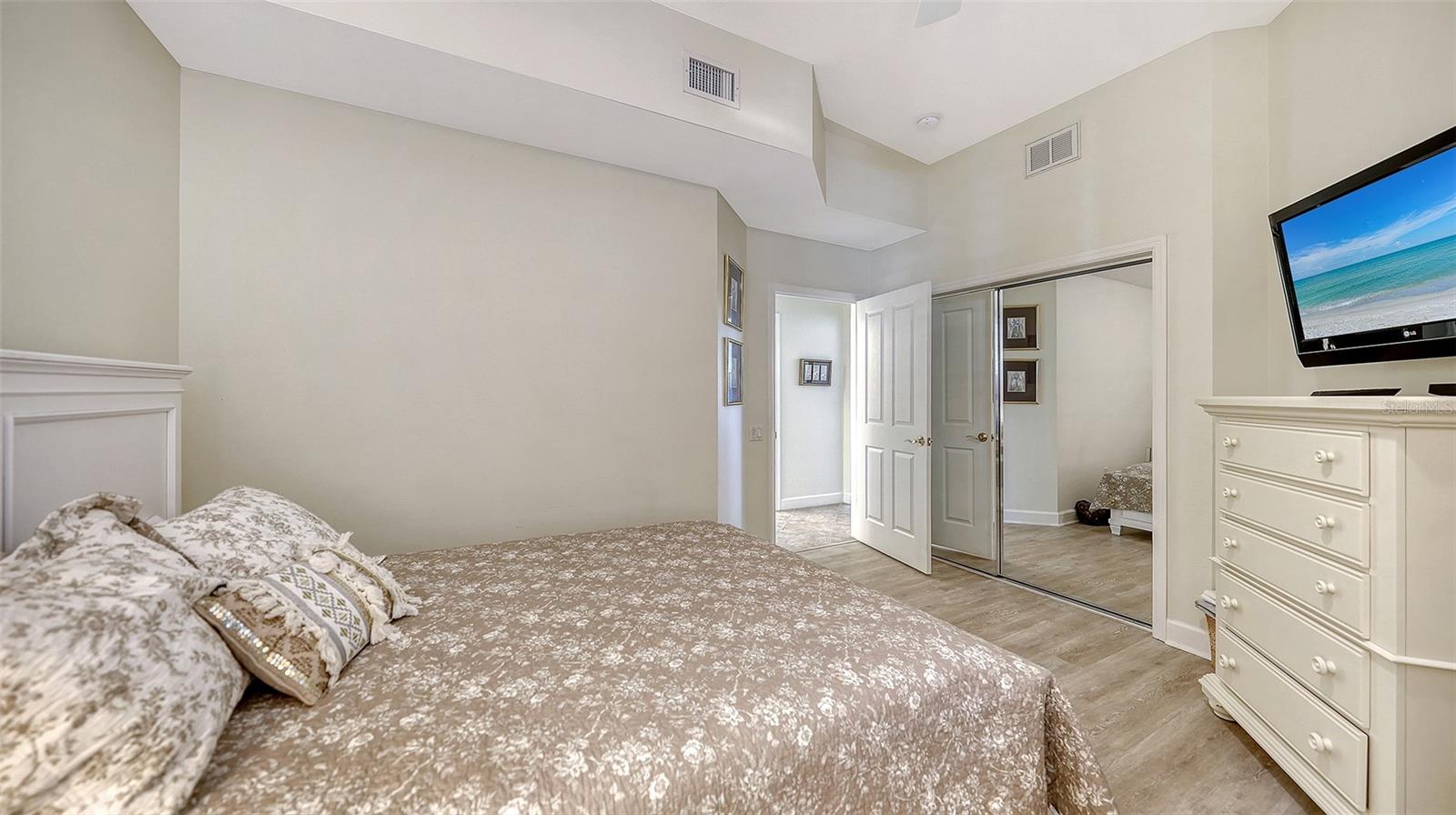 5232 PARISIENNE PL #101B31