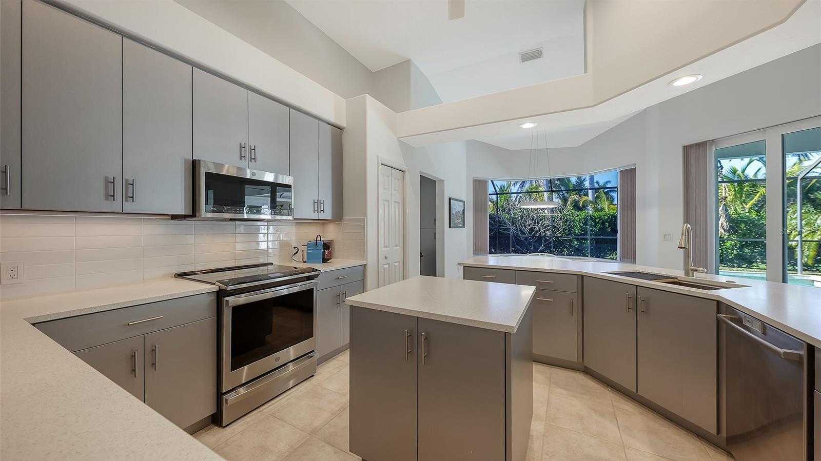 4704 SWEETMEADOW CIR