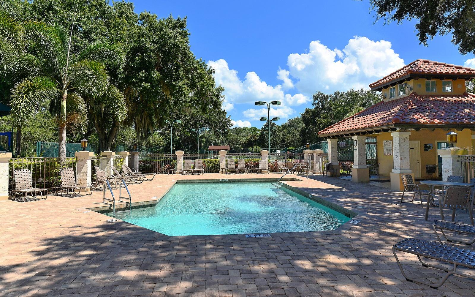4956 SABAL LAKE CIR