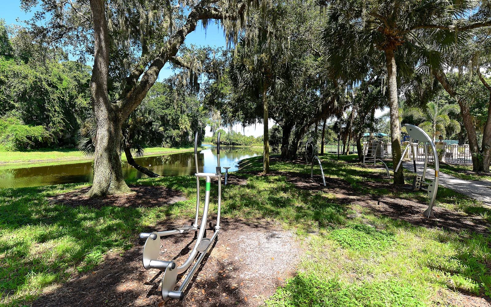 4956 SABAL LAKE CIR