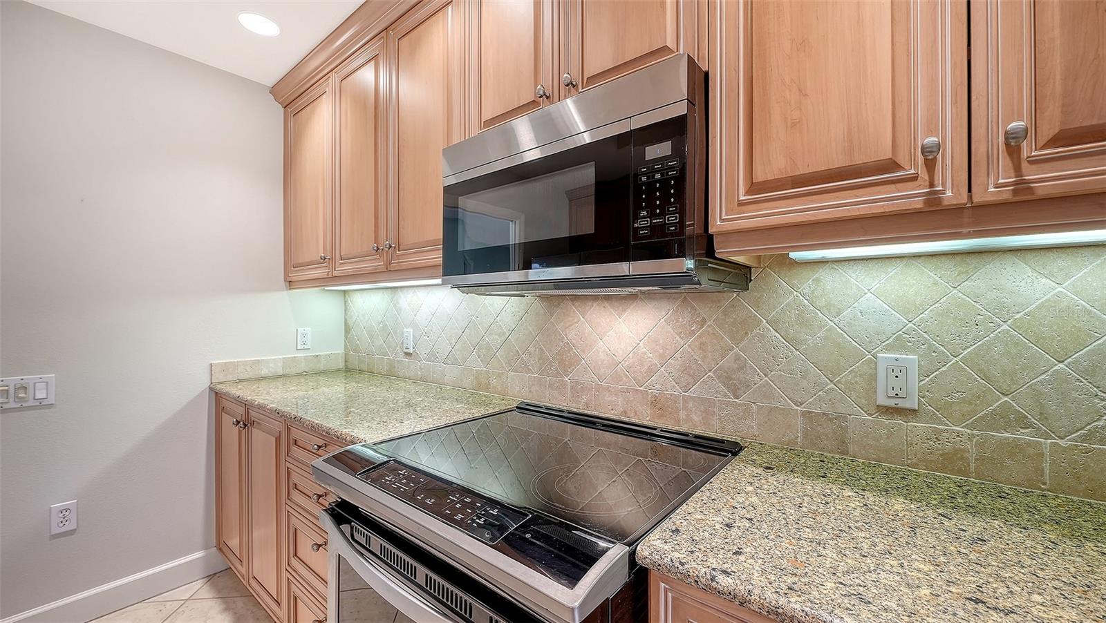 5211 PARISIENNE PL #101B27