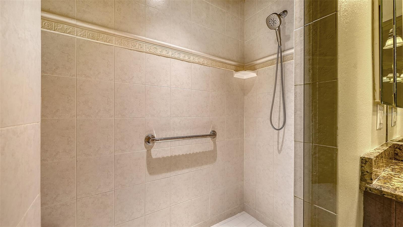 5211 PARISIENNE PL #101B27