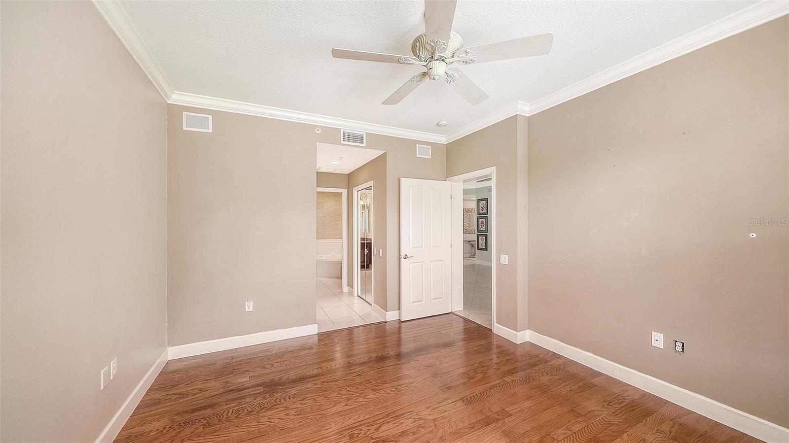5211 PARISIENNE PL #101B27