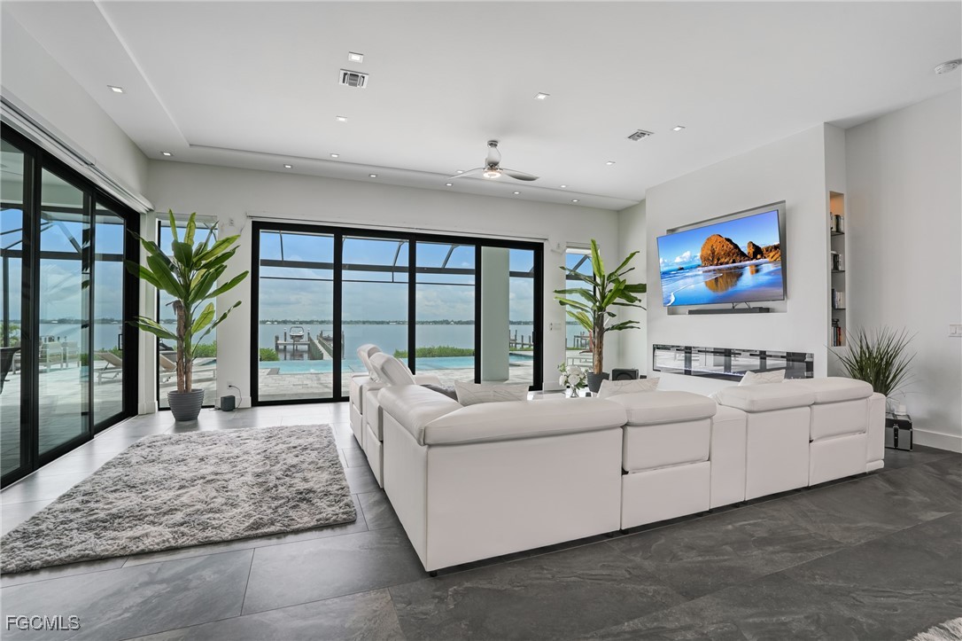 6390 River Club CT