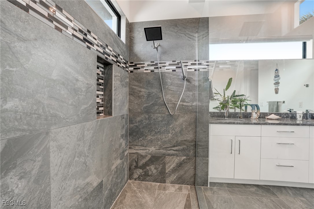 6390 River Club CT