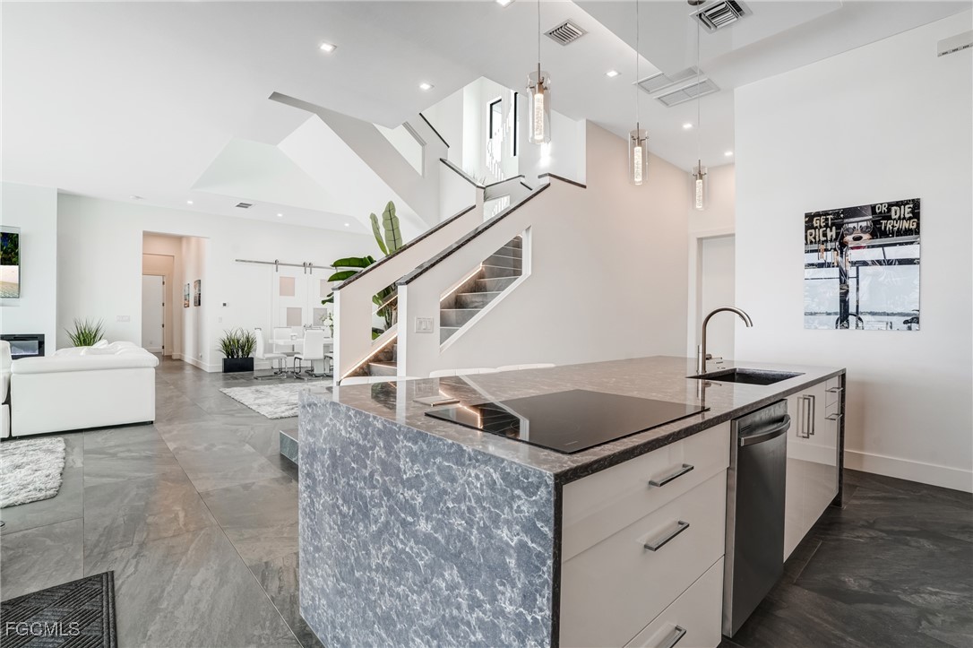 6390 River Club CT