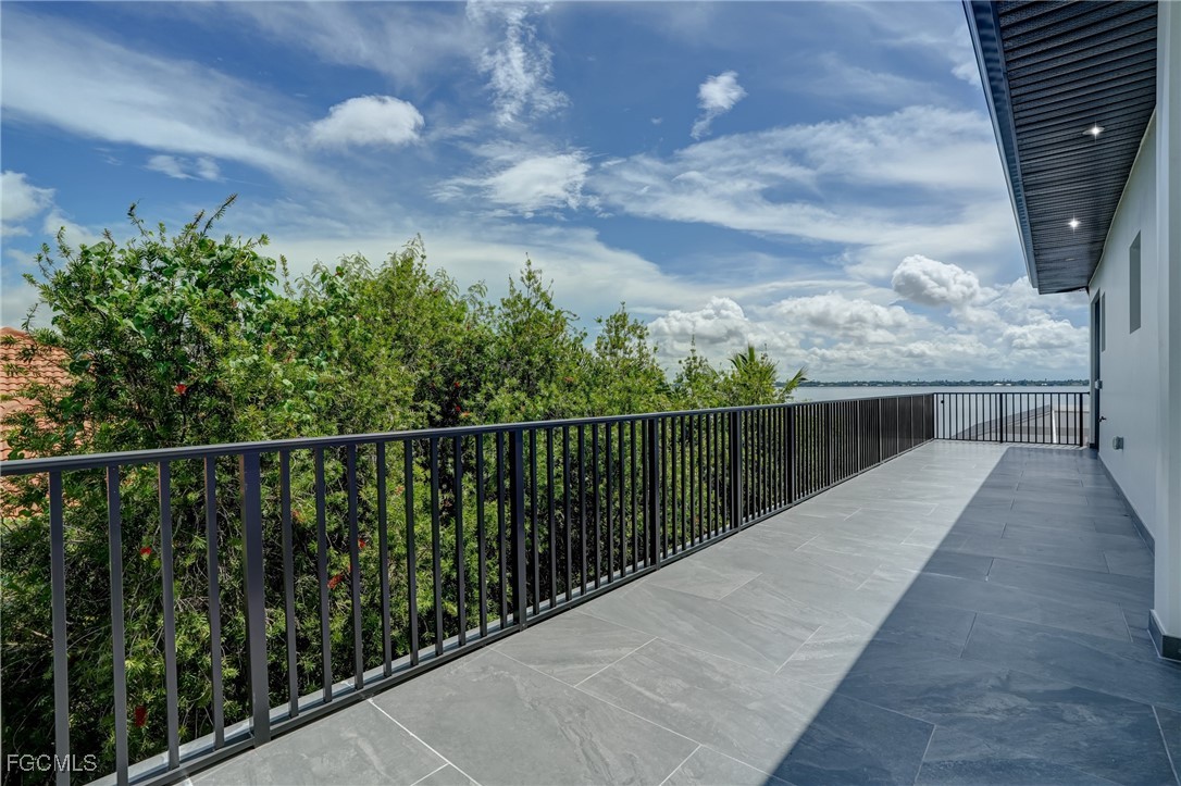 6390 River Club CT