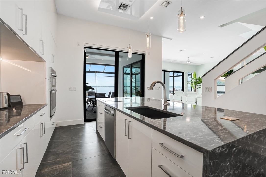 6390 River Club CT