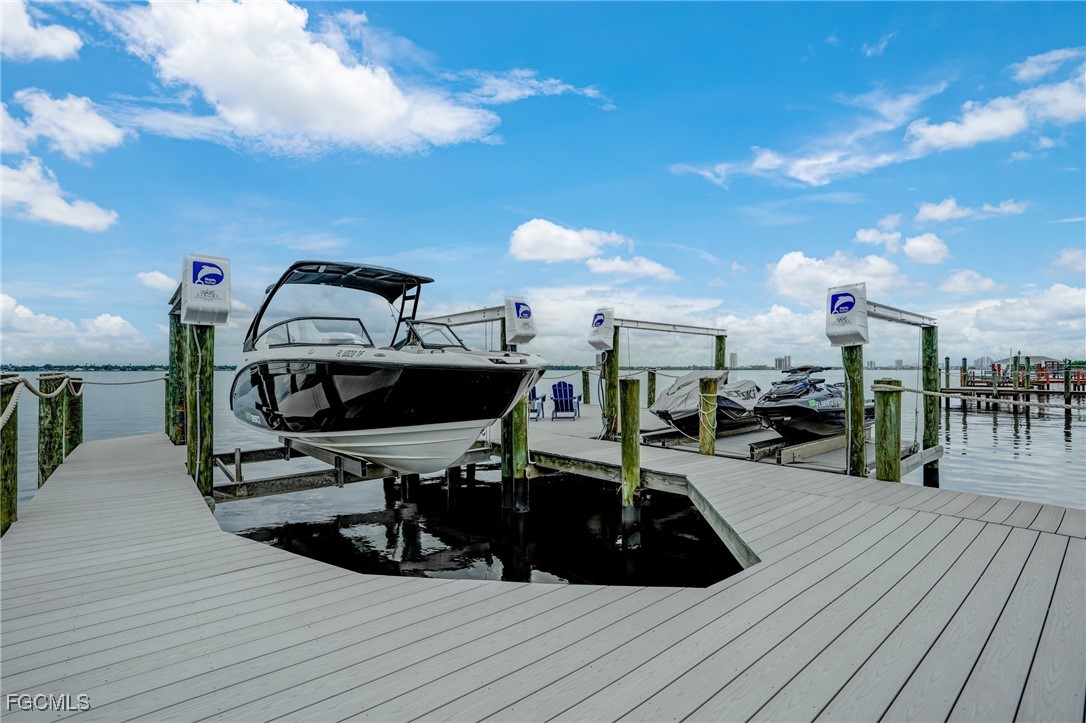 6390 River Club CT