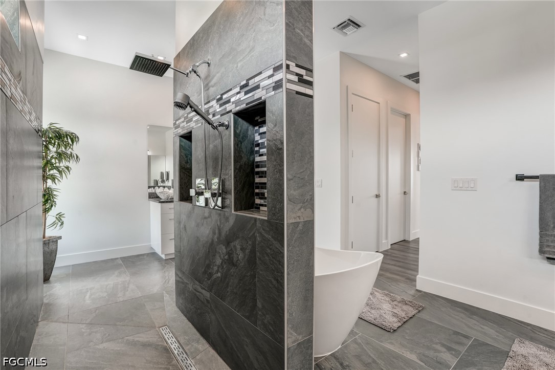 6390 River Club CT