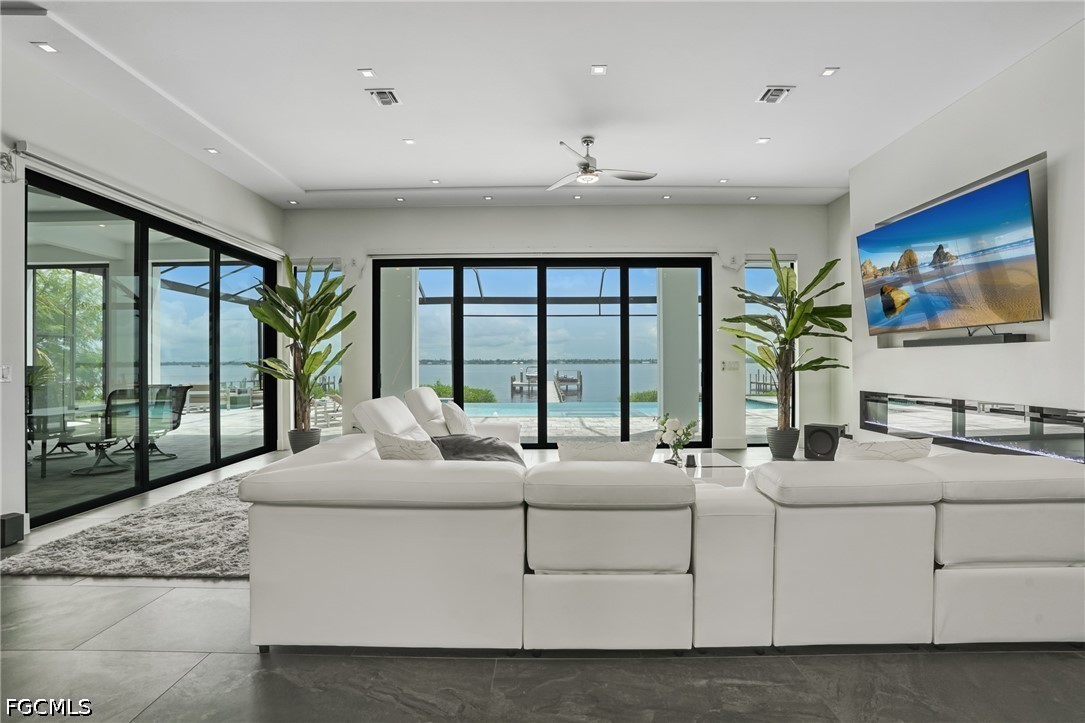 6390 River Club CT