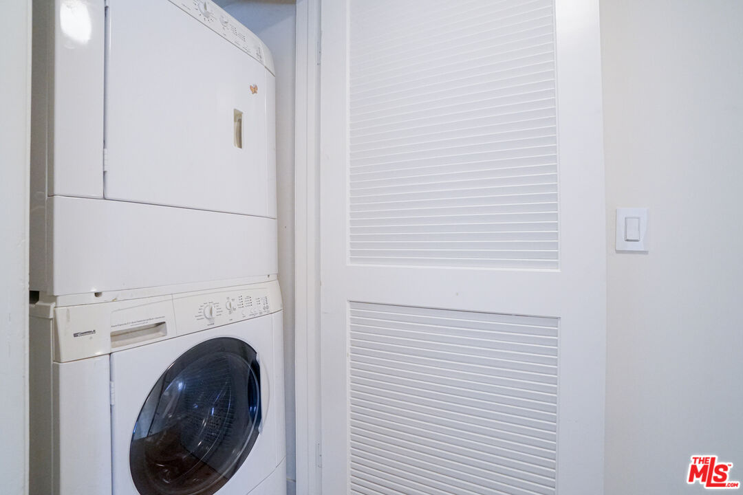 1534 N Formosa Ave Unit: 5