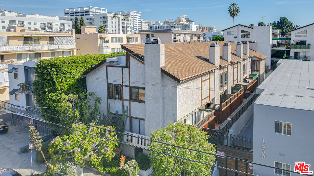 1534 N Formosa Ave Unit: 5