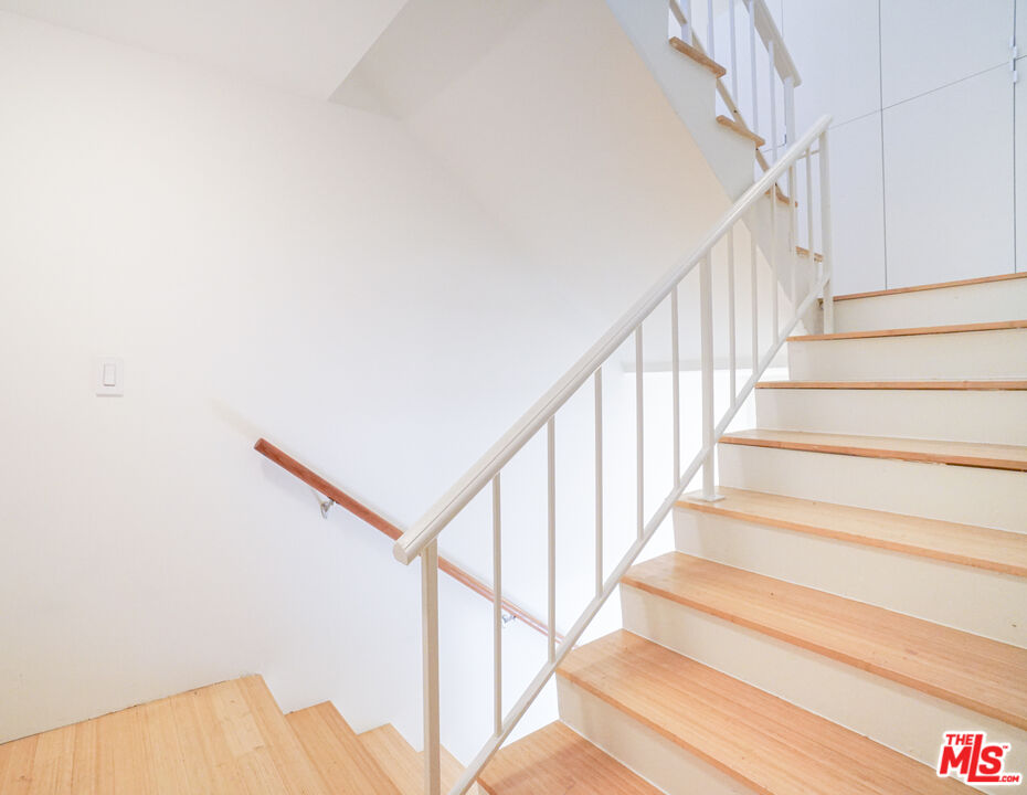 1534 N Formosa Ave Unit: 5