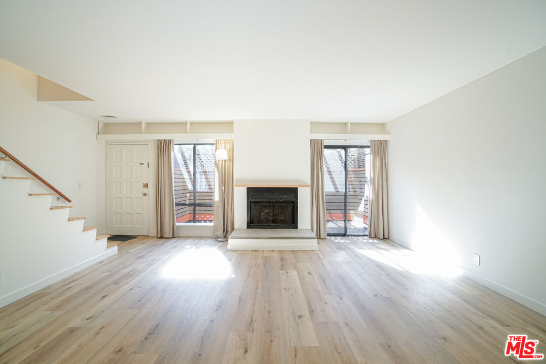 1534 N Formosa Ave Unit: 5