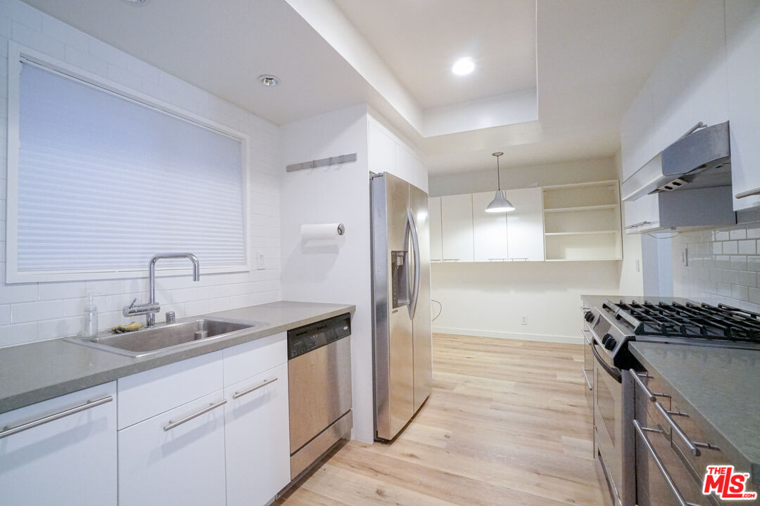 1534 N Formosa Ave Unit: 5