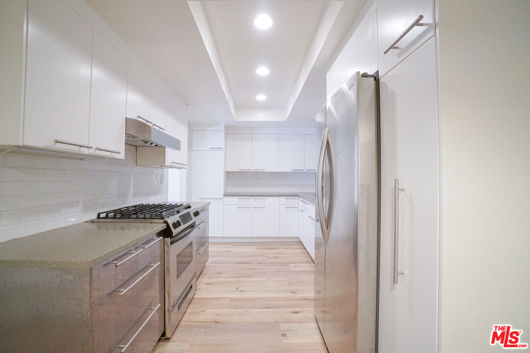 1534 N Formosa Ave Unit: 5