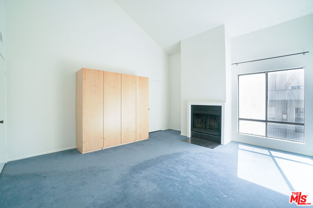 1534 N Formosa Ave Unit: 5
