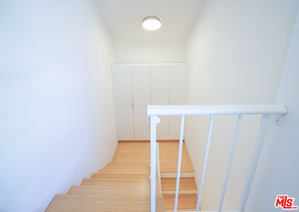 1534 N Formosa Ave Unit: 5