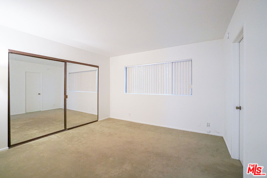 1534 N Formosa Ave Unit: 5
