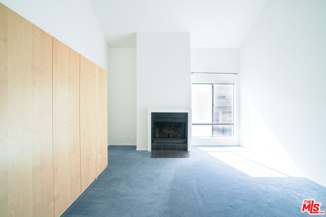 1534 N Formosa Ave Unit: 5