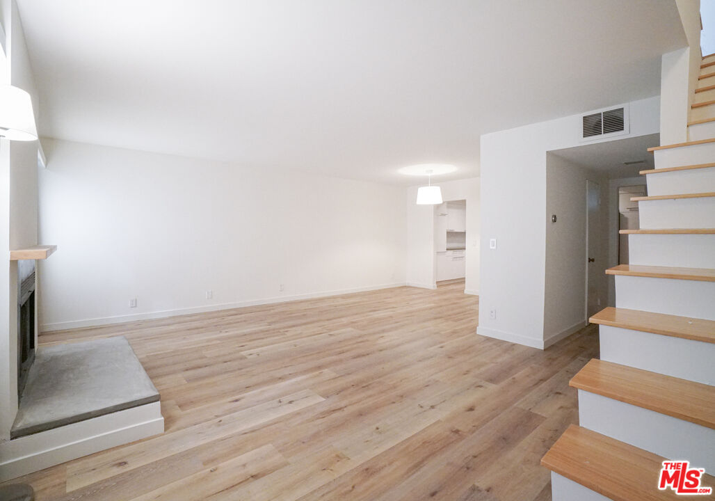 1534 N Formosa Ave Unit: 5