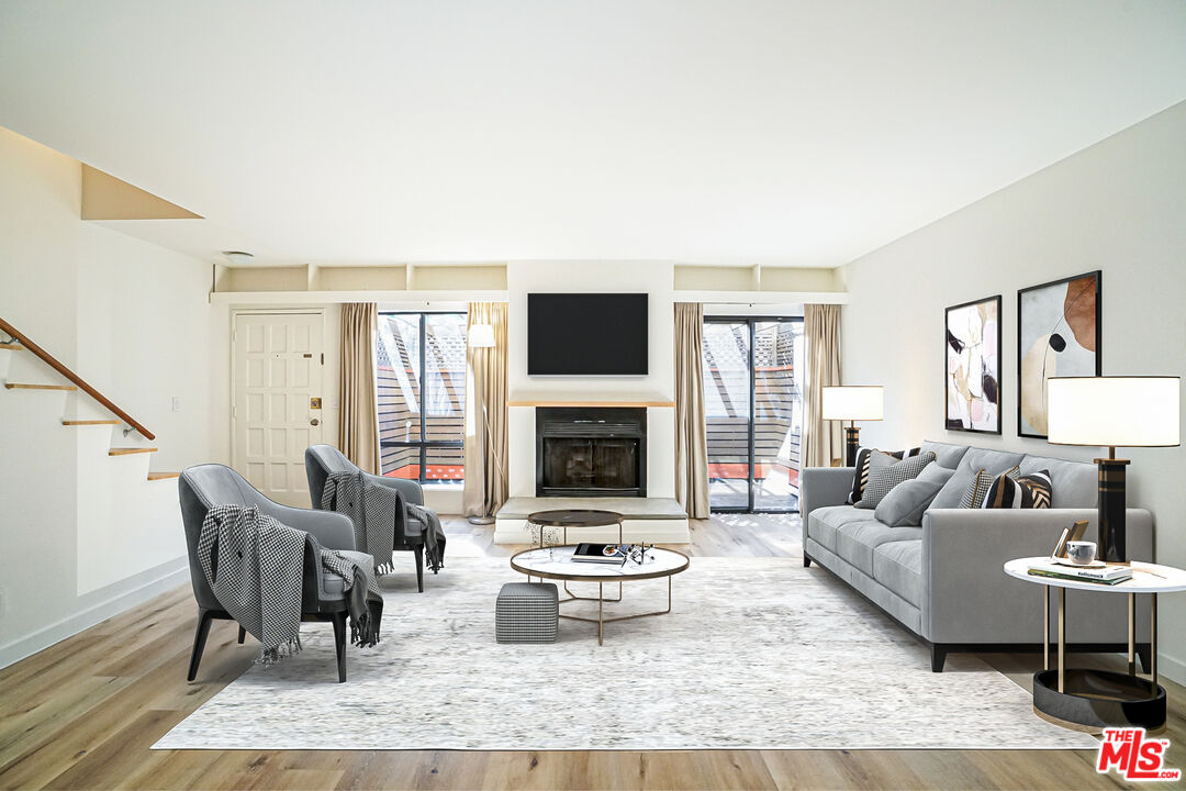 1534 N Formosa Ave Unit: 5