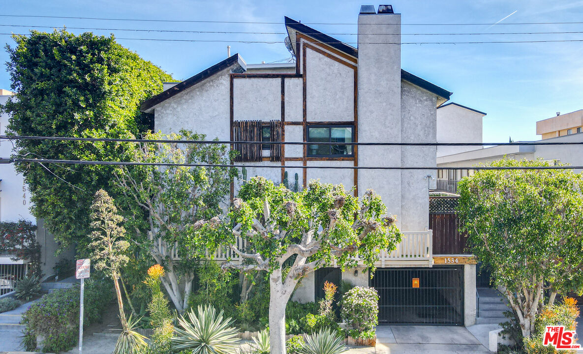 1534 N Formosa Ave Unit: 5