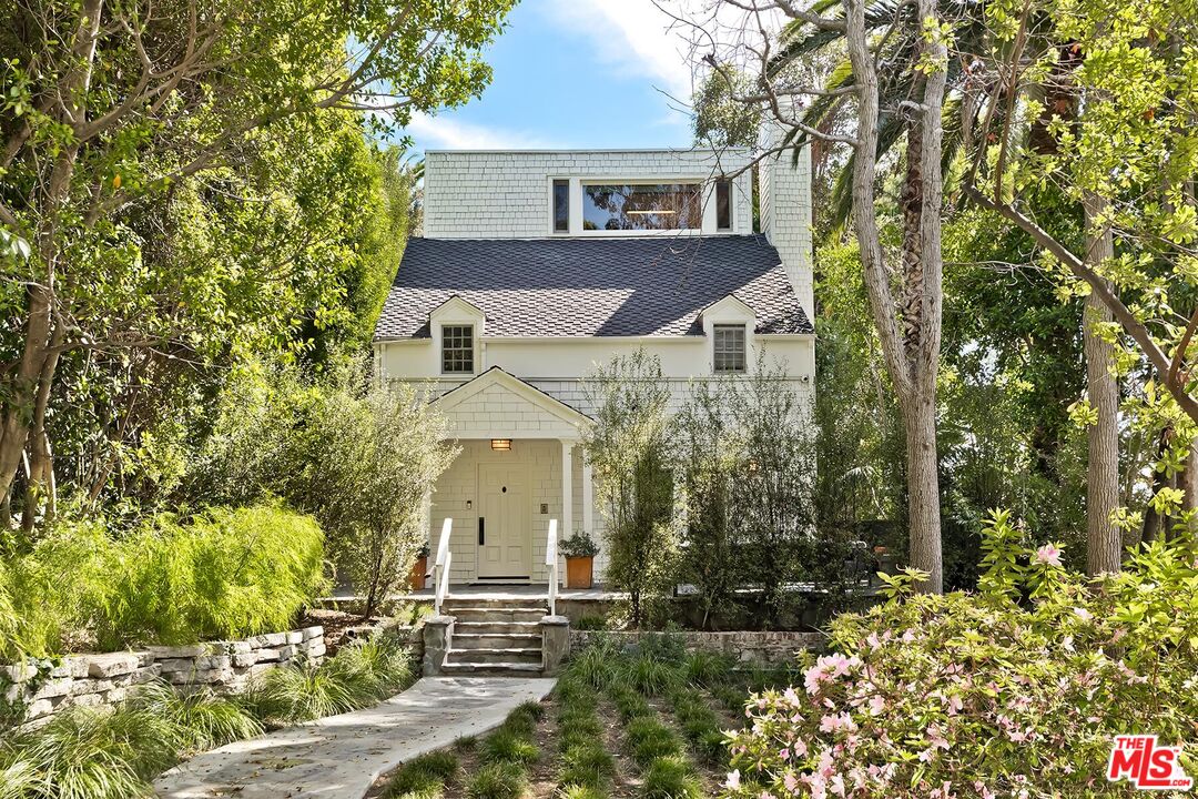 1852 N Vista St